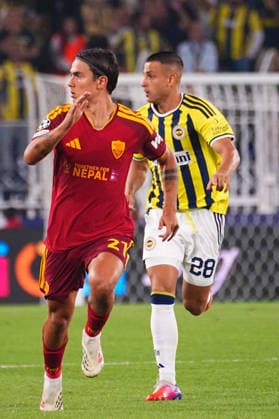 ISTANBUL, TURKEY - SEPTEMBER 10: Bartug Elmaz of Fenerbahce SK and Paulo Dybala (21) of Roma during the UEFA Champions League 2026 27 first week match between Fenerbahce SK and Roma at Fenerbahce Chobani Stadiumi on September 10, 2026 in Istanbul, Turkey. Istanbul Kadikoy TURKEY Copyright: xSeskimphotox Fenerbahce-Roma-1009 (12)