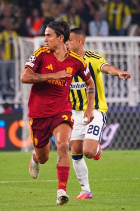 ISTANBUL, TURKEY - SEPTEMBER 10: Bartug Elmaz (28) of Fenerbahce SK and Paulo Dybala (21) of Roma during the UEFA Champions League 2026 27 first week match between Fenerbahce SK and Roma at Fenerbahce Chobani Stadiumi on September 10, 2026 in Istanbul, Turkey. Istanbul Kadikoy TURKEY Copyright: xSeskimphotox Fenerbahce-Roma-1009 (13)