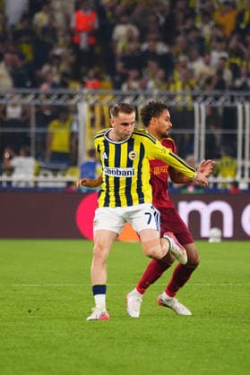 ISTANBUL, TURKEY - SEPTEMBER 10: Krerem Akturkoglu (9) of Fenerbahce SK and Devyne Rensch of Roma during the UEFA Champions League 2026 27 first week match between Fenerbahce SK and Roma at Fenerbahce Chobani Stadiumi on September 10, 2026 in Istanbul, Turkey. Istanbul Kadikoy TURKEY Copyright: xSeskimphotox Fenerbahce-Roma-1009 (7)