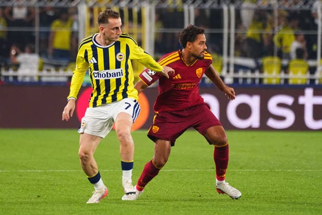 ISTANBUL, TURKEY - SEPTEMBER 10: Krerem Akturkoglu (9) of Fenerbahce SK and Devyne Rensch of Roma during the UEFA Champions League 2026 27 first week match between Fenerbahce SK and Roma at Fenerbahce Chobani Stadiumi on September 10, 2026 in Istanbul, Turkey. Istanbul Kadikoy TURKEY Copyright: xSeskimphotox Fenerbahce-Roma-1009 (8)