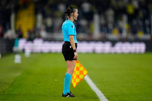 10.09 2026 - SOCCER - 2026 27 UEFA CHAMPIONS LEAGUE League Phase Fenerbahce SK v AS Roma Assistant Referee Guadalupe Porras Ayuso ESP looks on during the match ISTANBUL Fenerbahce Sükrü Saracoglu Spor Kompleksi Istanbul TURKEY Copyright: xYagizxGurtugx xPsxImagesxYagizxGurtugx xPsxImagesx