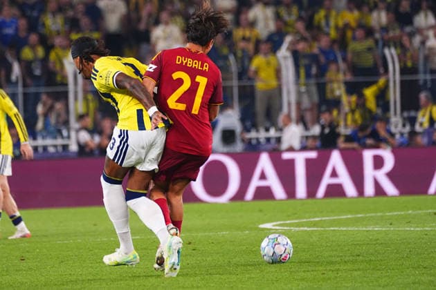 ISTANBUL, TURKEY - SEPTEMBER 10: Archie Brown (3)of Fenerbahce SK and Paulo Dybala (R)of Roma during the UEFA Champions League 2026 27 first week match between Fenerbahce SK and Roma at Fenerbahce Chobani Stadiumi on September 10, 2026 in Istanbul, Turkey. Istanbul Kadikoy TURKEY Copyright: xSeskimphotox Fenerbahce-Roma-1009 (29)