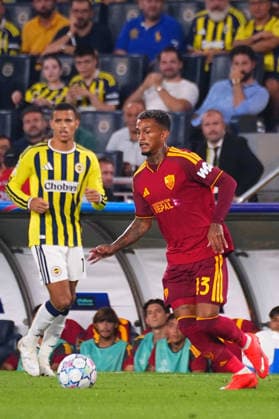 ISTANBUL, TURKEY - SEPTEMBER 10: Mason Greenwood of Fenerbahce SK and Wesley (43) of Roma during the UEFA Champions League 2026 27 first week match between Fenerbahce SK and Roma at Fenerbahce Chobani Stadiumi on September 10, 2026 in Istanbul, Turkey. Istanbul Kadikoy TURKEY Copyright: xSeskimphotox Fenerbahce-Roma-1009 (33)