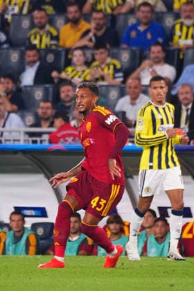 ISTANBUL, TURKEY - SEPTEMBER 10: Mason Greenwood of Fenerbahce SK and Wesley (43) of Roma during the UEFA Champions League 2026 27 first week match between Fenerbahce SK and Roma at Fenerbahce Chobani Stadiumi on September 10, 2026 in Istanbul, Turkey. Istanbul Kadikoy TURKEY Copyright: xSeskimphotox Fenerbahce-Roma-1009 (34)
