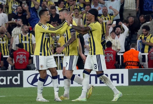 Fenerbahce v AS Roma - UEFA Champions League ISTANBUL, TURKIYE - SEPTEMBER 10: Fenerbahce s Archie Brown (L) celebrates with teammates after scoring a goal during the UEFA Champions League 2026 27 league phase Matchday 1 match between Fenerbahce and Roma at Chobani Stadium in Istanbul, Turkiye, on September 10, 2026. Islam Yakut Anadolu Istanbul Turkey. Editorial use only. Please get in touch for any other usage.  Copyright: x2026xAnadoluxIslamxYakutx