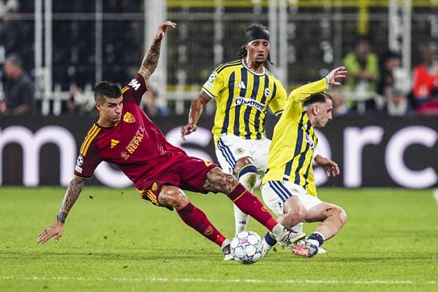 Fenerbahce v AS Roma - UEFA Champions League ISTANBUL, TURKIYE - SEPTEMBER 10: Kerem Akturkoglu (R) of Fenerbahce in action against Gianluca Mancini (L) of AS Roma during the UEFA Champions League 2026 27 league phase Matchday 1 match between Fenerbahce and Roma at Chobani Stadium in Istanbul, Turkiye, on September 10, 2026. Agit Erdi Ulukaya Anadolu Istanbul Turkey. Editorial use only. Please get in touch for any other usage.  Copyright: x2026xAnadoluxAgitxErdixUlukayax