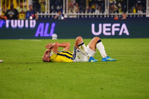 ISTANBUL, TURKEY - SEPTEMBER 10: Vedat Muriqi of Fenerbahce SK injured during the UEFA Champions League 2026 27 first week match between Fenerbahce SK and Roma at Fenerbahce Chobani Stadiumi on September 10, 2026 in Istanbul, Turkey. Istanbul Kadikoy TURKEY Copyright: xSeskimphotox Fenerbahce-Roma-1009 (44)