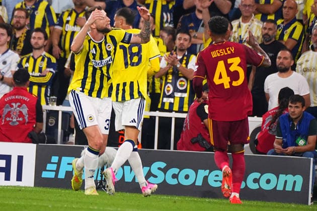 ISTANBUL, TURKEY - SEPTEMBER 10: Milan Skriniar of Fenerbahce SK during the UEFA Champions League 2026 27 first week match between Fenerbahce SK and Roma at Fenerbahce Chobani Stadiumi on September 10, 2026 in Istanbul, Turkey. Istanbul Kadikoy TURKEY Copyright: xSeskimphotox Fenerbahce-Roma-1009 (49)