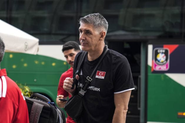 Turkiye v Germany - CEV EuroVolley 2026 Men CLUJ-NAPOCA, ROMANIA - SEPTEMBER 10: Turkiye men s national volleyball team head coach Slobodan Kovac arrives at BT Arena with the team ahead of their opening Group D match at the CEV EuroVolley 2026 in Cluj-Napoca, Romania, on September 10, 2026. Osmancan Gurdogan Anadolu Cluj-napoca Romania. Editorial use only. Please get in touch for any other usage.  Copyright: x2026xAnadoluxOsmancanxGurdoganx