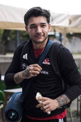 Turkiye v Germany - CEV EuroVolley 2026 Men CLUJ-NAPOCA, ROMANIA - SEPTEMBER 10: Turkiye men s national volleyball team player Berkay Bayraktar arrives at BT Arena with the team ahead of their opening Group D match at the CEV EuroVolley 2026 in Cluj-Napoca, Romania, on September 10, 2026. Osmancan Gurdogan Anadolu Cluj-napoca Romania. Editorial use only. Please get in touch for any other usage.  Copyright: x2026xAnadoluxOsmancanxGurdoganx