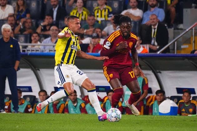 ISTANBUL, TURKEY - SEPTEMBER 10: Bartug Elmaz (L) of Fenerbahce SK and Kouadio Kone (17) of Roma during the UEFA Champions League 2026 27 first week match between Fenerbahce SK and Roma at Fenerbahce Chobani Stadiumi on September 10, 2026 in Istanbul, Turkey. Istanbul Kadikoy TURKEY Copyright: xSeskimphotox Fenerbahce-Roma-1009 (54)