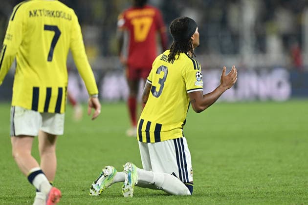 Fenerbahce v AS Roma - UEFA Champions League ISTANBUL, TURKIYE - SEPTEMBER 10: Fenerbahce s Archie Brown (3) celebrates after scoring a goal during the UEFA Champions League 2026 27 league phase Matchday 1 match between Fenerbahce and Roma at Chobani Stadium in Istanbul, Turkiye, on September 10, 2026. Serhat Cagdas Anadolu Istanbul Turkey. Editorial use only. Please get in touch for any other usage.  Copyright: x2026xAnadoluxSerhatxCagdasx