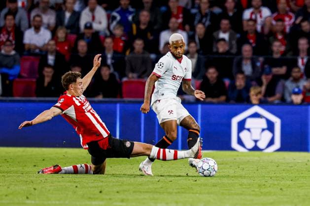 EINDHOVEN - Pedro Henrique of Shakhtar Donetsk passes the ball under pressure from Ruben van Bommel of PSV Eindhoven during the UEFA Champions League match between PSV Eindhoven and Shakhtar Donetsk at the Philips Stadium on September 10, 2026 in Eindhoven, the Netherlands. MARCEL TER BALS ANP UEFA Champions League 2026 27 xVIxANPxSportx xMarcelxterxBalsxIVx 567926606 originalFilename: 567926606.jpg