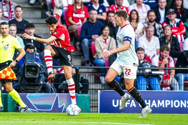 2026-09-10 PSV Eindhoven v Shaktar Donetsk - Champions League EINDHOVEN, NETHERLANDS - SEPTEMBER 10: Ricardo Pepi of PSV Eindhoven battles for possession with Mykola Matviyenko of FC Shakhtar Donetsk during the Champions League match between PSV Eindhoven and Shaktar Donetsk at Philips Stadion on September 10, 2026 in Eindhoven, Netherlands. Eindhoven Philips Stadion Netherlands Content not available for redistribution in The Netherlands directly or indirectly through any third parties. Copyright: xAndrexWeeningx