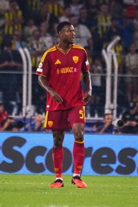 ISTANBUL, TURKEY - SEPTEMBER 10: Evan N Dicka (5)of Roma during the UEFA Champions League 2026 27 first week match between Fenerbahce SK and Roma at Fenerbahce Chobani Stadiumi on September 10, 2026 in Istanbul, Turkey. Istanbul Kadikoy TURKEY Copyright: xSeskimphotox Fenerbahce-Roma-1009 (63)
