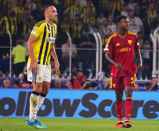 ISTANBUL, TURKEY - SEPTEMBER 10: Vedat Muriqi of Fenerbahce SK and Evan N Dicka (5)of Roma during the UEFA Champions League 2026 27 first week match between Fenerbahce SK and Roma at Fenerbahce Chobani Stadiumi on September 10, 2026 in Istanbul, Turkey. Istanbul Kadikoy TURKEY Copyright: xSeskimphotox Fenerbahce-Roma-1009 (64)