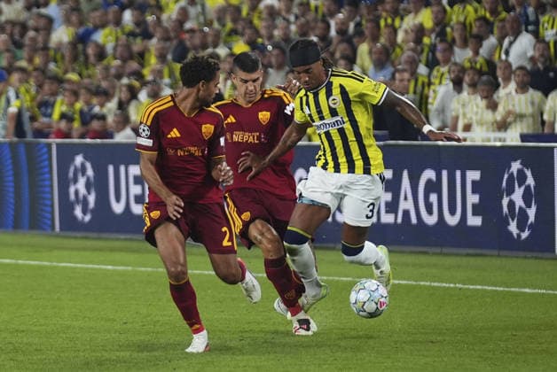 Fenerbahce v AS Roma - UEFA Champions League ISTANBUL, TURKIYE - SEPTEMBER 10: Fenerbahce s Archie Brown (3) competes for the ball against Roma s Devyne Rensch (2) during the UEFA Champions League 2026 27 league phase Matchday 1 match between Fenerbahce and Roma at Chobani Stadium in Istanbul, Turkiye, on September 10, 2026. Bunyamin Celik Anadolu Istanbul Turkey. Editorial use only. Please get in touch for any other usage.  Copyright: x2026xAnadoluxBunyaminxCelikx