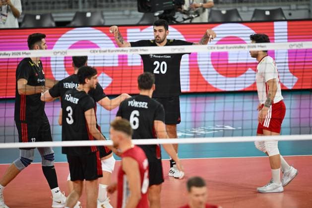 Turkiye v Germany - CEV EuroVolley 2026 Men CLUJ-NAPOCA, ROMANIA - SEPTEMBER 10: Efe Bayram of Turkiye plays during the anthem during the CEV EuroVolley 2026 game between Turkiye and Germany, in Cluj Napoca, Romania on September 10, 2026. Alex Nicodim Anadolu Cluj-napoca Romania. Editorial use only. Please get in touch for any other usage.  Copyright: x2026xAnadoluxAlexxNicodimx