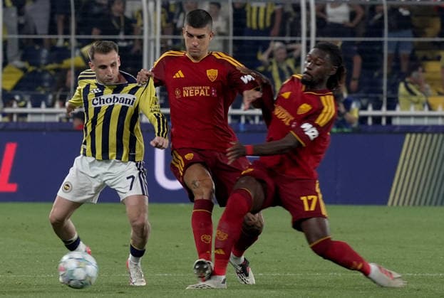 Fenerbahce v AS Roma - UEFA Champions League ISTANBUL, TURKIYE - SEPTEMBER 10: Fenerbahce’s Kerem Akturkoglu (7) battles for the ball with Roma’s Manu Kone (17) during the UEFA Champions League match between Fenerbahce and Roma at Chobani Stadium in Istanbul, Turkiye, on September 10, 2026. Islam Yakut Anadolu Istanbul Turkey. Editorial use only. Please get in touch for any other usage.  Copyright: x2026xAnadoluxIslamxYakutx