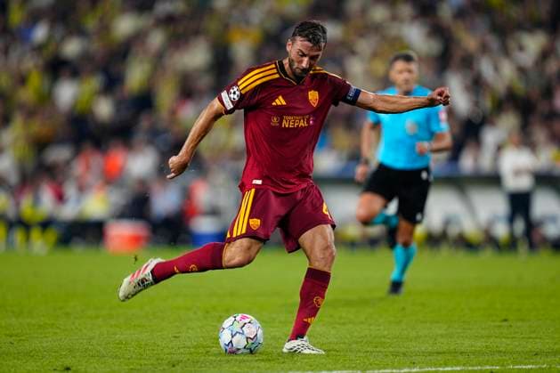 10.09 2026 - SOCCER - 2026 27 UEFA CHAMPIONS LEAGUE League Phase Fenerbahce SK v AS Roma Bryan Cristante of AS Roma shoots the ball ISTANBUL Fenerbahce Sükrü Saracoglu Spor Kompleksi Istanbul TURKEY Copyright: xYagizxGurtugx xPsxImagesxYagizxGurtugx xPsxImagesx
