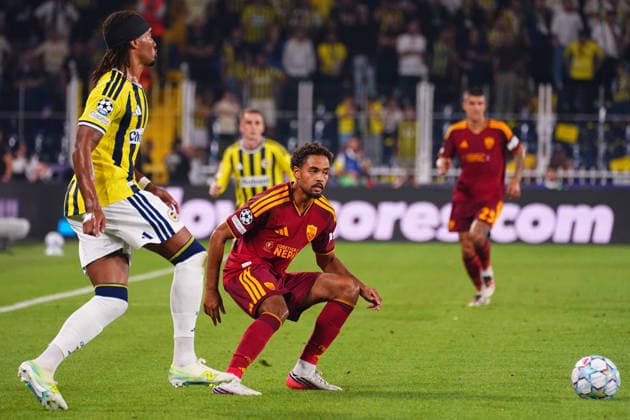 ISTANBUL, TURKEY - SEPTEMBER 10: Archie Brown (L) of Fenerbahce SK and Devyne Rensch of Roma during the UEFA Champions League 2026 27 first week match between Fenerbahce SK and Roma at Fenerbahce Chobani Stadiumi on September 10, 2026 in Istanbul, Turkey. Istanbul Kadikoy TURKEY Copyright: xSeskimphotox Fenerbahce-Roma-1009 (66)