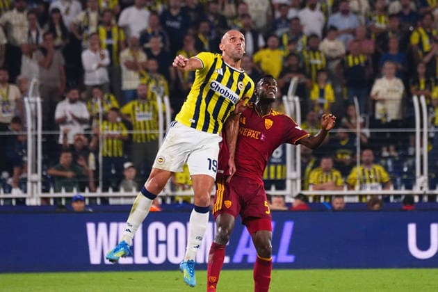 ISTANBUL, TURKEY - SEPTEMBER 10: Vedat Muriqi of Fenerbahce SK and Evan N Dicka (5)of Roma during the UEFA Champions League 2026 27 first week match between Fenerbahce SK and Roma at Fenerbahce Chobani Stadiumi on September 10, 2026 in Istanbul, Turkey. Istanbul Kadikoy TURKEY Copyright: xSeskimphotox Fenerbahce-Roma-1009 (71)