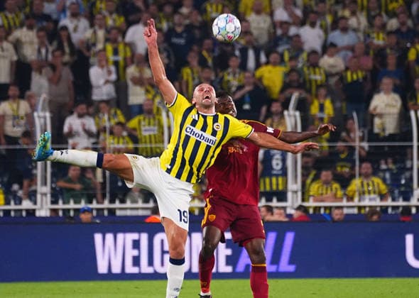 ISTANBUL, TURKEY - SEPTEMBER 10: Vedat Muriqi of Fenerbahce SK and Evan N Dicka (5)of Roma during the UEFA Champions League 2026 27 first week match between Fenerbahce SK and Roma at Fenerbahce Chobani Stadiumi on September 10, 2026 in Istanbul, Turkey. Istanbul Kadikoy TURKEY Copyright: xSeskimphotox Fenerbahce-Roma-1009 (72)