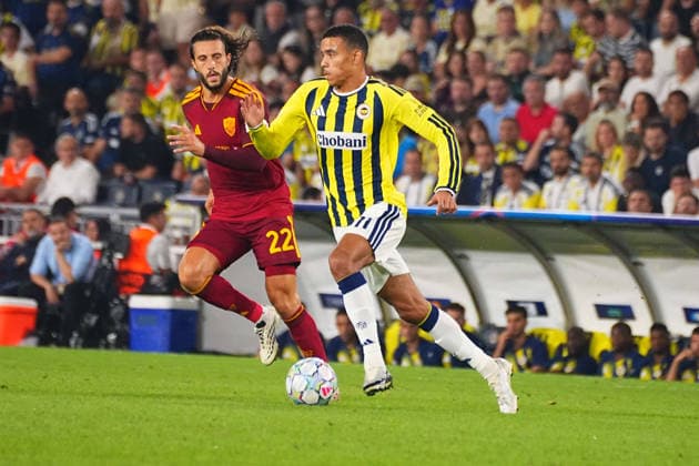 ISTANBUL, TURKEY - SEPTEMBER 10: Mason Greenwood (R) of Fenerbahce SK and Mario Hermoso (22) of Roma during the UEFA Champions League 2026 27 first week match between Fenerbahce SK and Roma at Fenerbahce Chobani Stadiumi on September 10, 2026 in Istanbul, Turkey. Istanbul Kadikoy TURKEY Copyright: xSeskimphotox Fenerbahce-Roma-1009 (76)