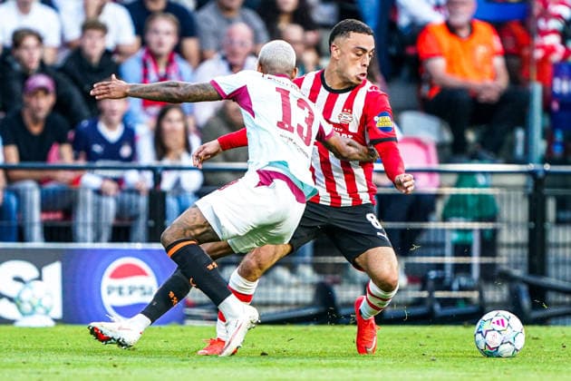 2026-09-10 PSV Eindhoven v Shaktar Donetsk - Champions League EINDHOVEN, NETHERLANDS - SEPTEMBER 10: Pedro Henrique of FC Shakhtar Donetsk battles for possession with Sergino Dest of PSV Eindhoven during the Champions League match between PSV Eindhoven and Shaktar Donetsk at Philips Stadion on September 10, 2026 in Eindhoven, Netherlands. Eindhoven Philips Stadion Netherlands Content not available for redistribution in The Netherlands directly or indirectly through any third parties. Copyright: xAndrexWeeningx