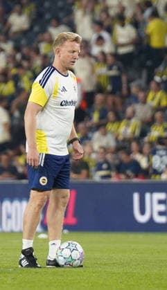 ISTANBUL, TURKEY - SEPTEMBER 10: Trainer Dirk Kuyt of Fenerbahce SK during the UEFA Champions League 2026 27 first week match between Fenerbahce SK and Roma at Fenerbahce Chobani Stadiumi on September 10, 2026 in Istanbul, Turkey. Istanbul Kadikoy TURKEY Copyright: xSeskimphotox Fenerbahce-Roma-1009 (91)