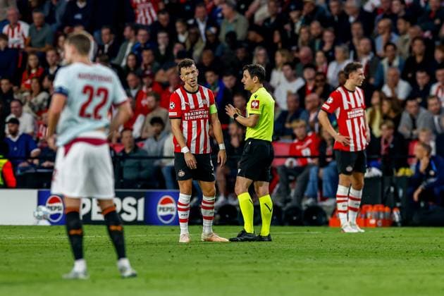 EINDHOVEN , 10-09-2026 , Philips stadium, season 2026 2027 , UEFA Champions League football , match between PSV and Shakhtar Donetsk, picture shows Referee Halil Umut and PSV player Ivan Perisic PSV - Shakhtar Donetsk  x206827999x Copyright: