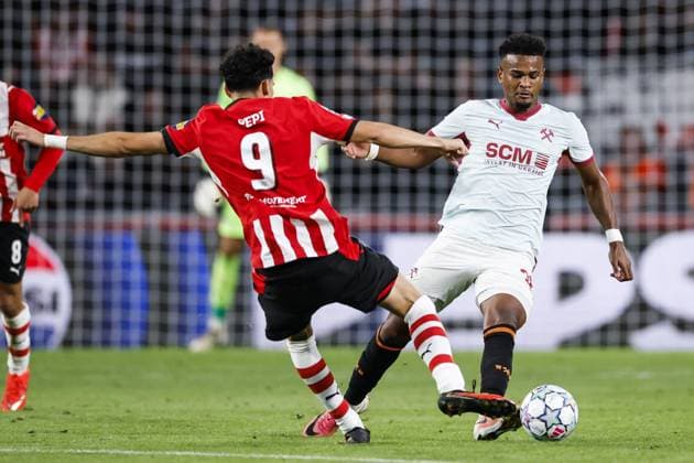 EINDHOVEN - (lr) Ricardo Pepi of PSV Eindhoven, Alisson Santana of FC Shakhtar Donetsk during the UEFA Champions League match between PSV Eindhoven and Shakhtar Donetsk at the Philips Stadium on 10 September 2026 in Eindhoven, the Netherlands. MAURICE VAN STEEN ANP xVIxANPxSportx xxANPxIVx 567927042 originalFilename: 567927042.jpg