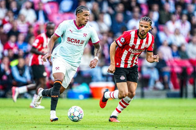 2026-09-10 PSV Eindhoven v Shaktar Donetsk - Champions League EINDHOVEN, NETHERLANDS - SEPTEMBER 10: Kaua Elias of FC Shakhtar Donetsk battles for possession with Armando Obispo of PSV Eindhoven during the Champions League match between PSV Eindhoven and Shaktar Donetsk at Philips Stadion on September 10, 2026 in Eindhoven, Netherlands. Eindhoven Philips Stadion Netherlands Content not available for redistribution in The Netherlands directly or indirectly through any third parties. Copyright: xAndrexWeeningx