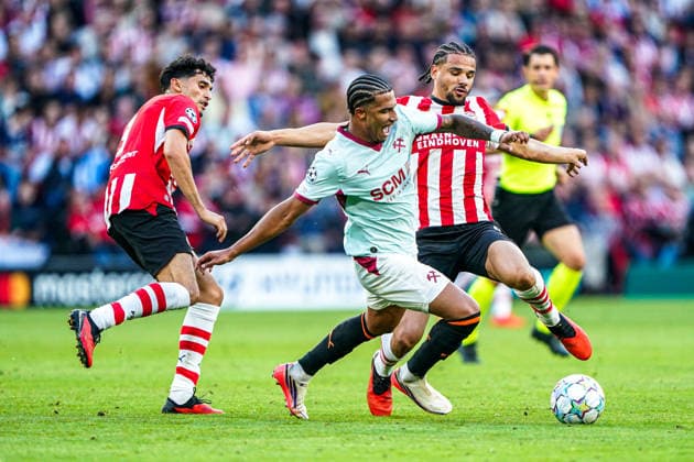 2026-09-10 PSV Eindhoven v Shaktar Donetsk - Champions League EINDHOVEN, NETHERLANDS - SEPTEMBER 10: Kaua Elias of FC Shakhtar Donetsk battles for possession with Armando Obispo of PSV Eindhoven during the Champions League match between PSV Eindhoven and Shaktar Donetsk at Philips Stadion on September 10, 2026 in Eindhoven, Netherlands. Eindhoven Philips Stadion Netherlands Content not available for redistribution in The Netherlands directly or indirectly through any third parties. Copyright: xAndrexWeeningx