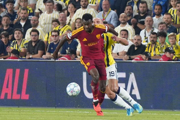 ISTANBUL, TURKEY - SEPTEMBER 10: Vedat Muriqi (19)of Fenerbahce SK and Evan N Dicka (5) of Roma during the UEFA Champions League 2026 27 first week match between Fenerbahce SK and Roma at Fenerbahce Chobani Stadiumi on September 10, 2026 in Istanbul, Turkey. Istanbul Kadikoy TURKEY Copyright: xSeskimphotox Fenerbahce-Roma-1009 (115)