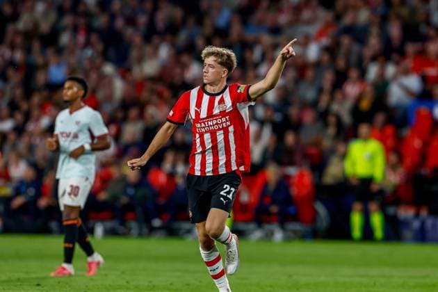 EINDHOVEN , 10-09-2026 , Philips stadium, season 2026 2027 , UEFA Champions League football , match between PSV and Shakhtar Donetsk, picture shows PSV player Sven Mijnans PSV - Shakhtar Donetsk  x206828026x Copyright:
