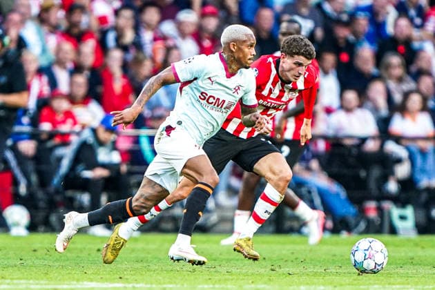 2026-09-10 PSV Eindhoven v Shaktar Donetsk - Champions League EINDHOVEN, NETHERLANDS - SEPTEMBER 10: Guus Til of PSV Eindhoven battles for possession with Pedro Henrique of FC Shakhtar Donetsk during the Champions League match between PSV Eindhoven and Shaktar Donetsk at Philips Stadion on September 10, 2026 in Eindhoven, Netherlands. Eindhoven Philips Stadion Netherlands Content not available for redistribution in The Netherlands directly or indirectly through any third parties. Copyright: xAndrexWeeningx