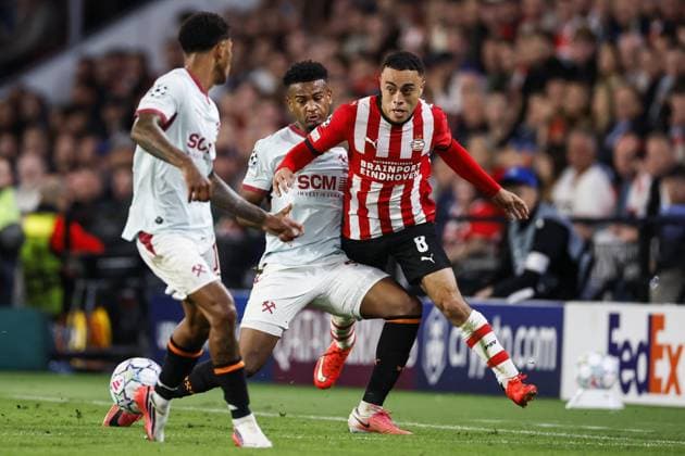 EINDHOVEN - (lr) Alisson Santana of FC Shakhtar Donetsk, Sergino Dest of PSV Eindhoven during the UEFA Champions League match between PSV Eindhoven and Shakhtar Donetsk at the Philips Stadium on 10 September 2026 in Eindhoven, the Netherlands. MAURICE VAN STEEN ANP xVIxANPxSportx xxANPxIVx 567928104 originalFilename: 567928104.jpg