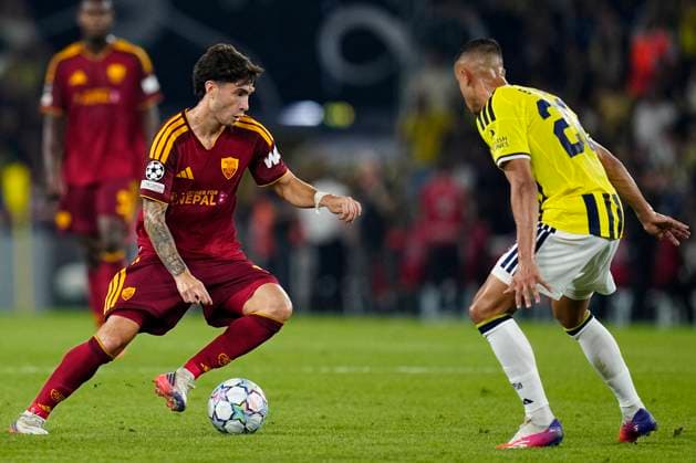 10.09 2026 - SOCCER - 2026 27 UEFA CHAMPIONS LEAGUE League Phase Fenerbahce SK v AS Roma Mario Hermoso of AS Roma and Levent Mercan of Fenerbahce in one-on-one ISTANBUL Fenerbahce Sükrü Saracoglu Spor Kompleksi Istanbul TURKEY Copyright: xYagizxGurtugx xPsxImagesxYagizxGurtugx xPsxImagesx
