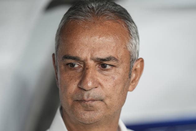 Fenerbahce v AS Roma - UEFA Champions League ISTANBUL, TURKIYE - SEPTEMBER 10: Fenerbahce head coach Ismail Kartal watches his team’s preparations before the UEFA Champions League match between Fenerbahce and Roma at Chobani Stadium in Istanbul, Turkiye, on September 10, 2026. Agit Erdi Ulukaya Anadolu Istanbul Turkey. Editorial use only. Please get in touch for any other usage.  Copyright: x2026xAnadoluxAgitxErdixUlukayax