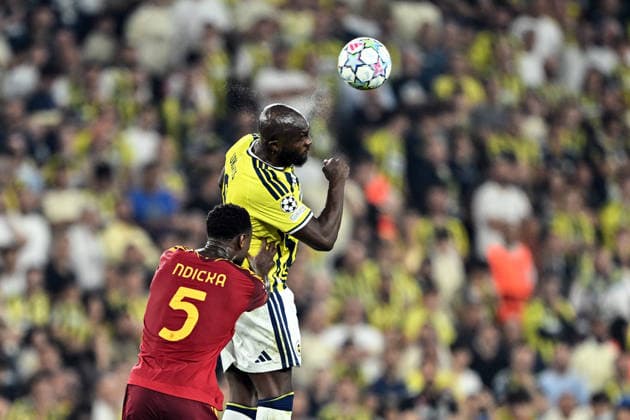 Fenerbahce v AS Roma - UEFA Champions League ISTANBUL, TURKIYE - SEPTEMBER 10: Fenerbahce s Romelu Lukaku (R) competes for the ball against Roma s Evan N Dicka (5) during the UEFA Champions League 2026 27 league phase Matchday 1 match between Fenerbahce and Roma at Chobani Stadium in Istanbul, Turkiye, on September 10, 2026. Serhat Cagdas Anadolu Istanbul Turkey. Editorial use only. Please get in touch for any other usage.  Copyright: x2026xAnadoluxSerhatxCagdasx