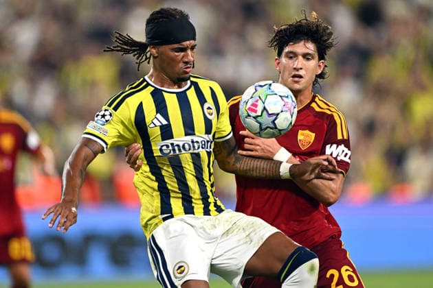 Fenerbahce v AS Roma - UEFA Champions League ISTANBUL, TURKIYE - SEPTEMBER 10: Fenerbahce s Archie Brown (L) competes for the ball against Roma s Leonardo Balerdi (26) during the UEFA Champions League 2026 27 league phase Matchday 1 match between Fenerbahce and Roma at Chobani Stadium in Istanbul, Turkiye, on September 10, 2026. Serhat Cagdas Anadolu Istanbul Turkey. Editorial use only. Please get in touch for any other usage.  Copyright: x2026xAnadoluxSerhatxCagdasx
