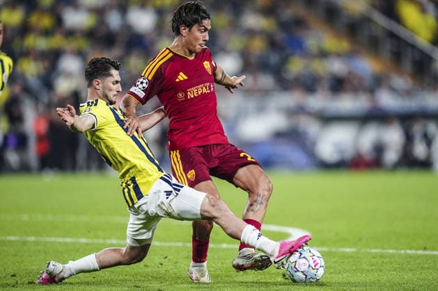 Fenerbahce v AS Roma - UEFA Champions League ISTANBUL, TURKIYE - SEPTEMBER 10: Fenerbahce s Ismail Yuksek (L) competes for the ball against Roma s Paulo Dybala (R) during the UEFA Champions League 2026 27 league phase Matchday 1 match between Fenerbahce and Roma at Chobani Stadium in Istanbul, Turkiye, on September 10, 2026. Agit Erdi Ulukaya Anadolu Istanbul Turkey. Editorial use only. Please get in touch for any other usage.  Copyright: x2026xAnadoluxAgitxErdixUlukayax