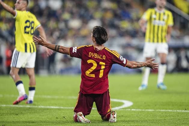 Fenerbahce v AS Roma - UEFA Champions League ISTANBUL, TURKIYE - SEPTEMBER 10: Roma s Paulo Dybala (21) reacts during the UEFA Champions League 2026 27 league phase Matchday 1 match between Fenerbahce and Roma at Chobani Stadium in Istanbul, Turkiye, on September 10, 2026. Agit Erdi Ulukaya Anadolu Istanbul Turkey. Editorial use only. Please get in touch for any other usage.  Copyright: x2026xAnadoluxAgitxErdixUlukayax