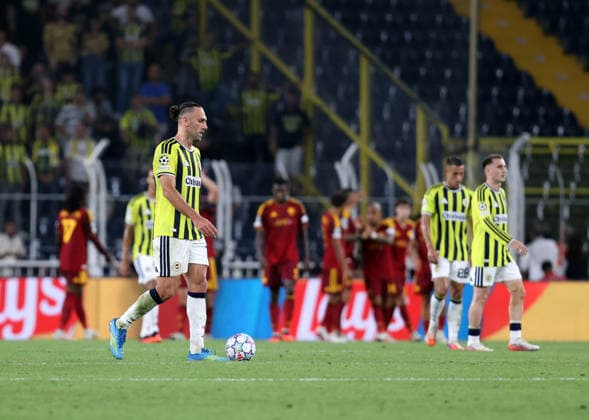 Fenerbahce v AS Roma - UEFA Champions League ISTANBUL, TURKIYE - SEPTEMBER 10: Fenerbahce players react after conceding a goal during the UEFA Champions League 2026 27 league phase Matchday 1 match between Fenerbahce and Roma at Chobani Stadium in Istanbul, Turkiye, on September 10, 2026. Ali Atmaca Anadolu Istanbul Turkey. Editorial use only. Please get in touch for any other usage.  Copyright: x2026xAnadoluxAlixAtmacax