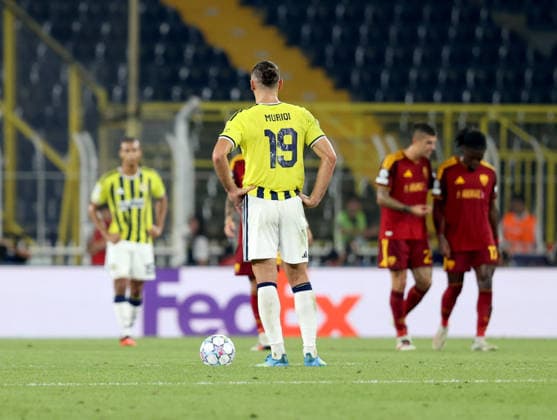 Fenerbahce v AS Roma - UEFA Champions League UEFA Sampiyonlar Ligi nin ilk haftasinda Fenerbahçe ile Roma takimlari Chobani Stadi nda karsilasti. Fenerbahçe oyunculari kalelerinde gördükleri golün ardindan üzüntü yasadi. Ali Atmaca Anadolu Istanbul Turkey. Editorial use only. Please get in touch for any other usage.  Copyright: x2026xAnadoluxAlixAtmacax