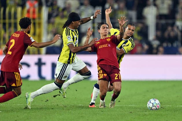 Fenerbahce v AS Roma - UEFA Champions League ISTANBUL, TURKIYE - SEPTEMBER 10: Fenerbahce s Nathan Ake (R) competes for the ball against Roma s Paulo Dybala (21) during the UEFA Champions League 2026 27 league phase Matchday 1 match between Fenerbahce and Roma at Chobani Stadium in Istanbul, Turkiye, on September 10, 2026. Serhat Cagdas Anadolu Istanbul Turkey. Editorial use only. Please get in touch for any other usage.  Copyright: x2026xAnadoluxSerhatxCagdasx
