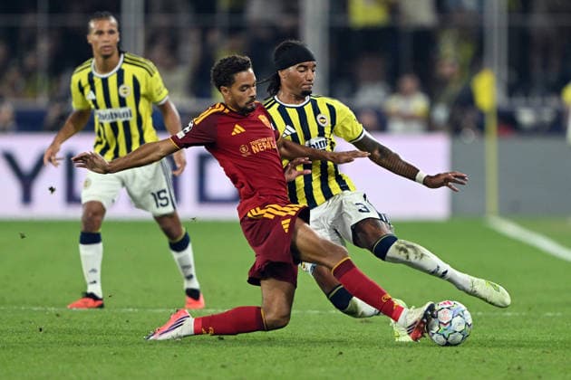 Fenerbahce v AS Roma - UEFA Champions League ISTANBUL, TURKIYE - SEPTEMBER 10: Fenerbahce s Archie Brown (3) competes for the ball against Roma s Devyne Rensch (L) during the UEFA Champions League 2026 27 league phase Matchday 1 match between Fenerbahce and Roma at Chobani Stadium in Istanbul, Turkiye, on September 10, 2026. Serhat Cagdas Anadolu Istanbul Turkey. Editorial use only. Please get in touch for any other usage.  Copyright: x2026xAnadoluxSerhatxCagdasx