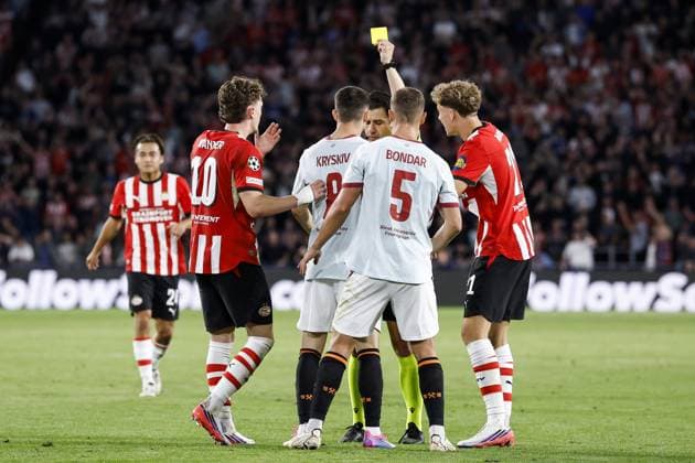 EINDHOVEN - (lr) Paul Wanner of PSV Eindhoven, Dmytro Kryskiv of FC Shakhtar Donetsk, Referee Umut Meler, Valeriy Bondar of FC Shakhtar Donetsk, Sven Mijnans of PSV Eindhoven during the UEFA Champions League match between PSV Eindhoven and Shakhtar Donetsk at the Philips Stadium on 10 September 2026 in Eindhoven, the Netherlands. MAURICE VAN STEEN ANP xVIxANPxSportx xxANPxIVx 567928882 originalFilename: 567928882.jpg