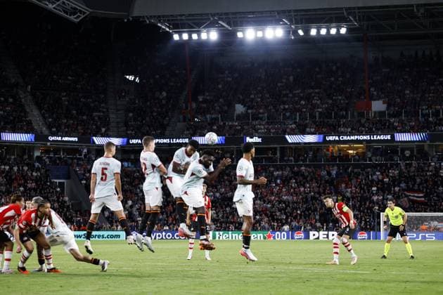 EINDHOVEN - Free kick by Ivan Perisic of PSV Eindhoven during the UEFA Champions League match between PSV Eindhoven and Shakhtar Donetsk at the Philips Stadium on 10 September 2026 in Eindhoven, the Netherlands. MAURICE VAN STEEN ANP xVIxANPxSportx xxANPxIVx 567928917 originalFilename: 567928917.jpg